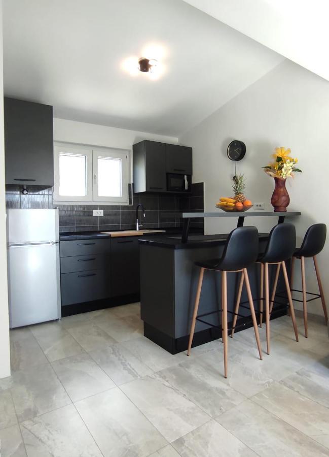 Apartmani Omrcen Baška Voda الغرفة الصورة